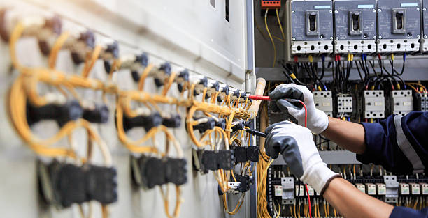 Professional Electrician technician working in Hoffman Estates, IL